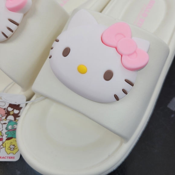 Brand New Sanrio Hello Kitty Big Charm Slippers US 7.5 - Picture 3 of 9